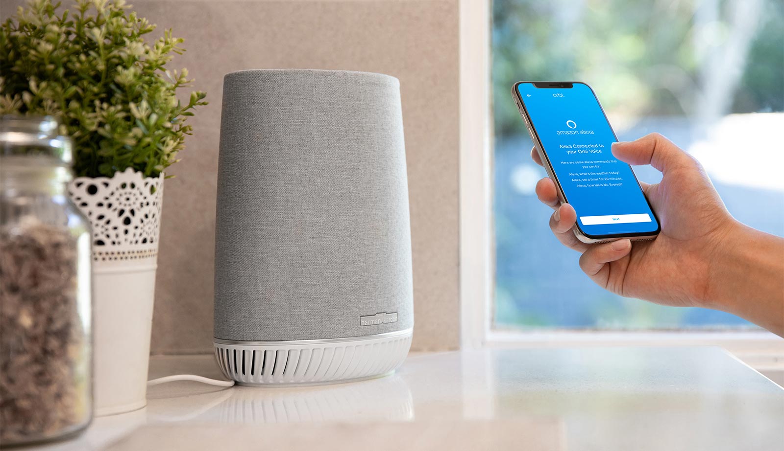 Orbi Voice، اسپیکر هوشمند جدید هارمن کاردن، پوشش وایفای شما را نیز تقویت میکند.